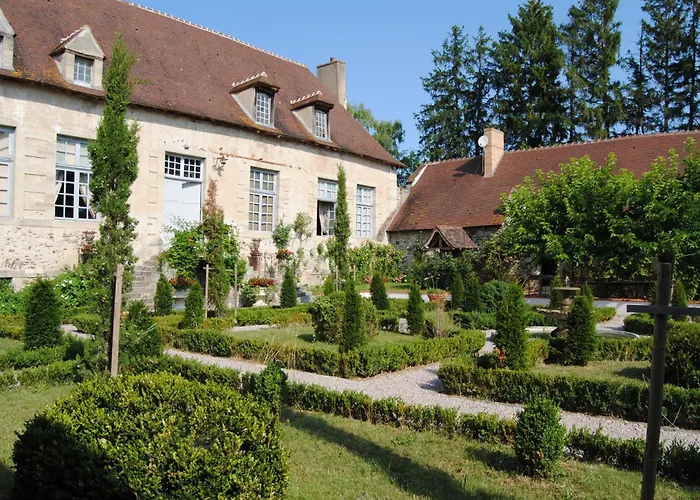 Chateau De Montchoisy