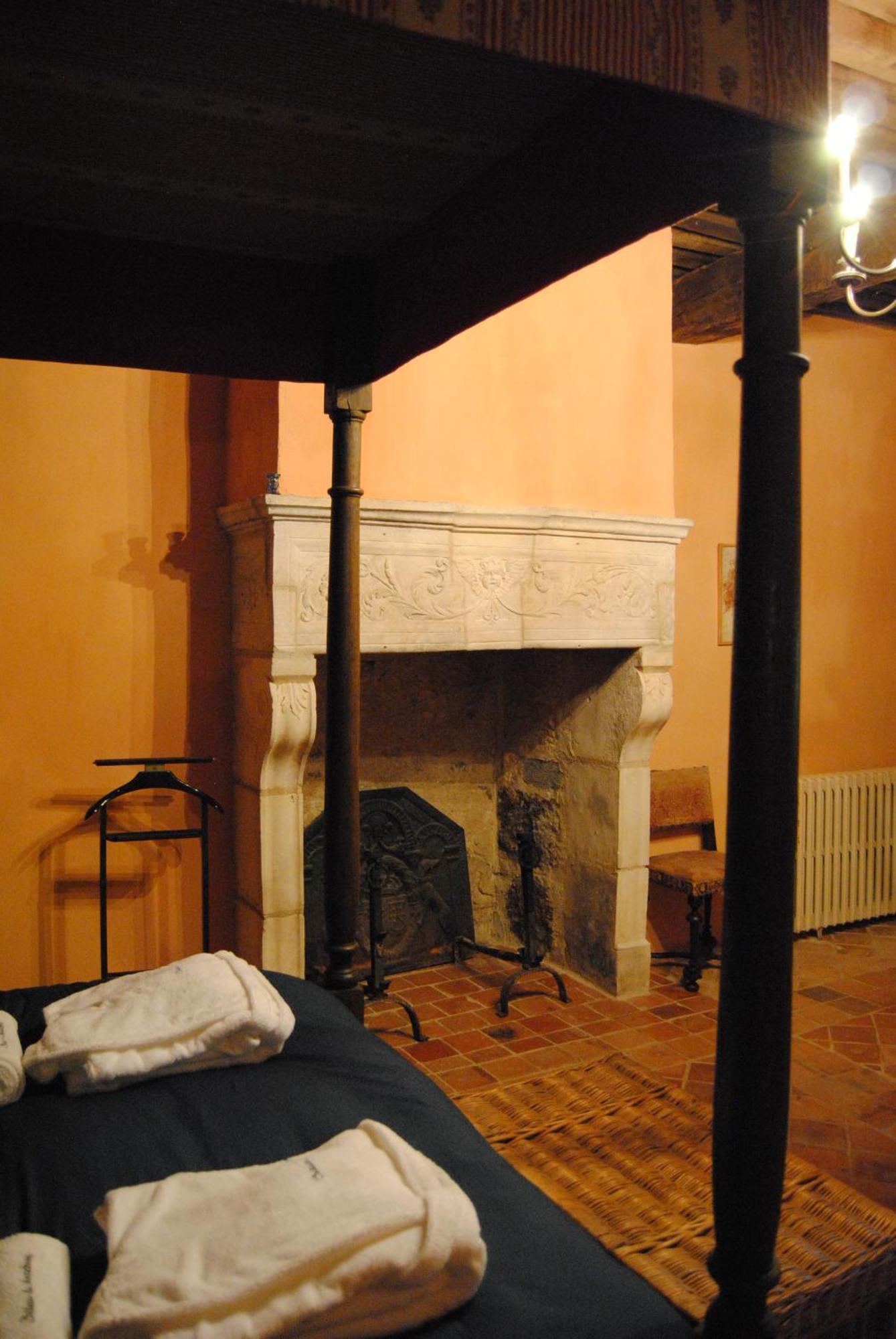 Chateau De Montchoisy *